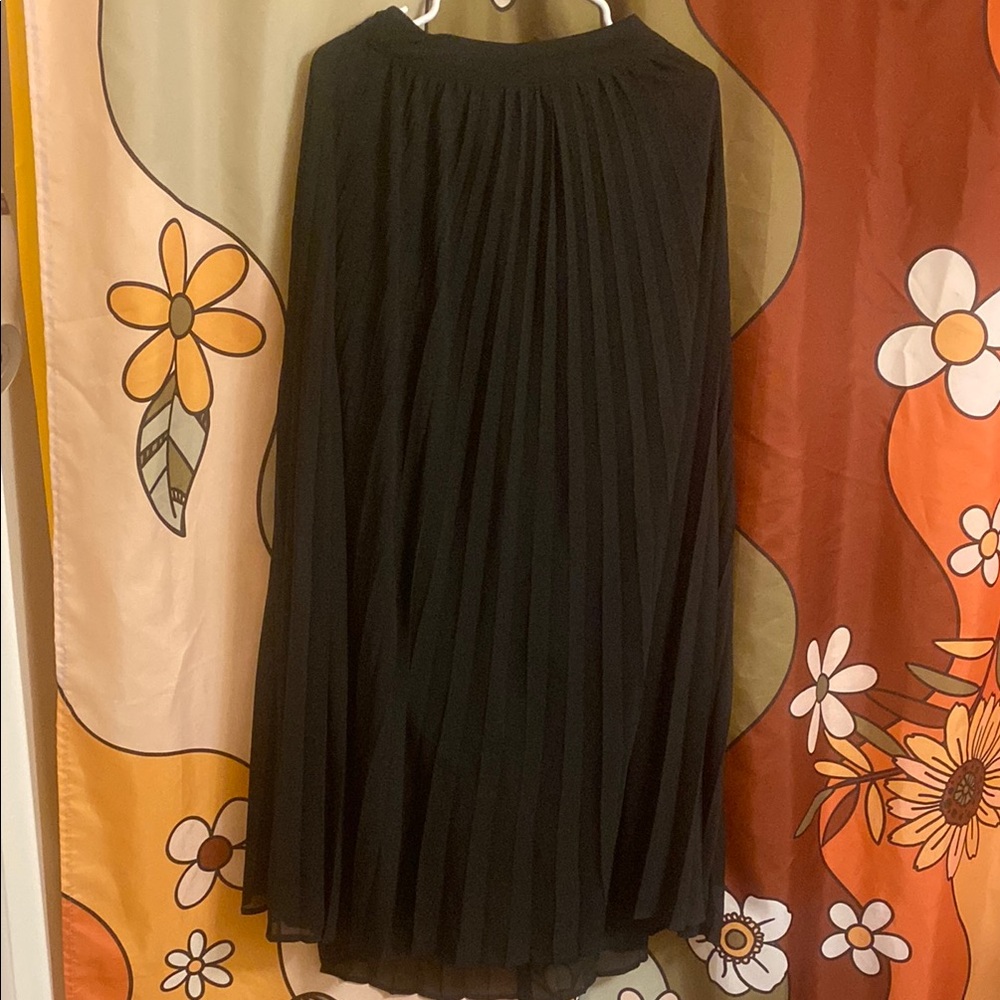 Bossy pleated maxi skirt